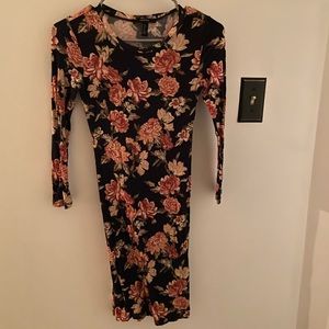 Forever 21 XS Floral Fitted Dress